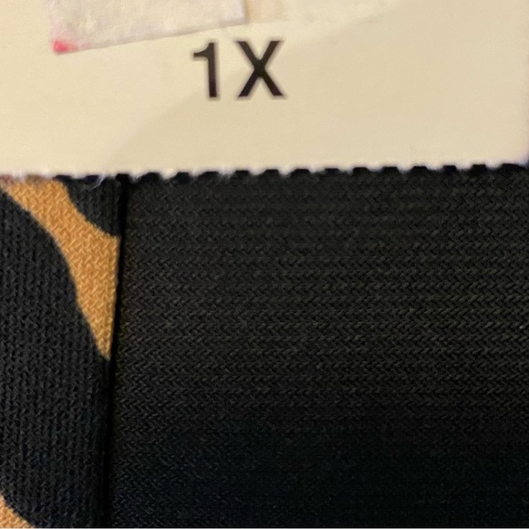 ✨HOST PICK✨BNWT Tiger Print Black Dress - Picture 5 of 6